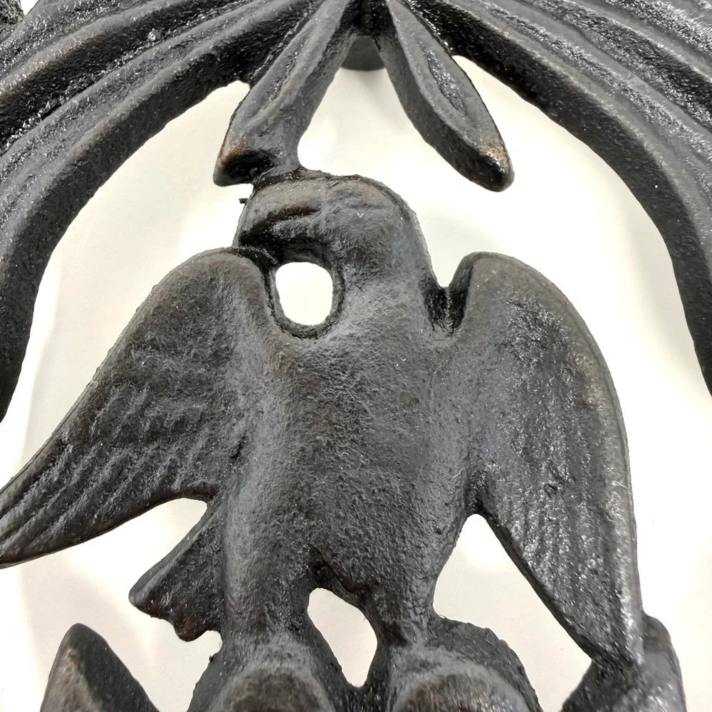 Vintage Cast Iron Eagle Heart Laurel Wreath Trivet‎ Black Americana Decor 9 inch